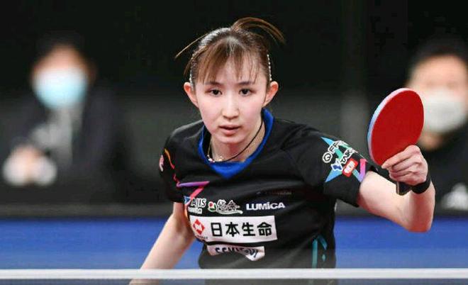 她调整挥杆 她调整挥杆