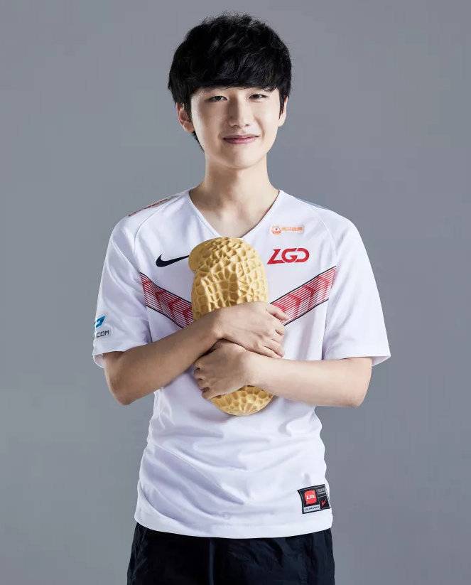 体育团队必 体育团队必