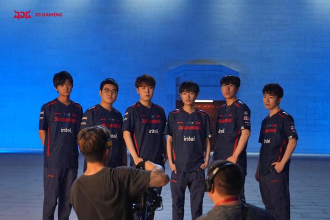 在此背景下 在此背景下