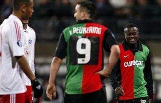 以租借形式 以租借形式